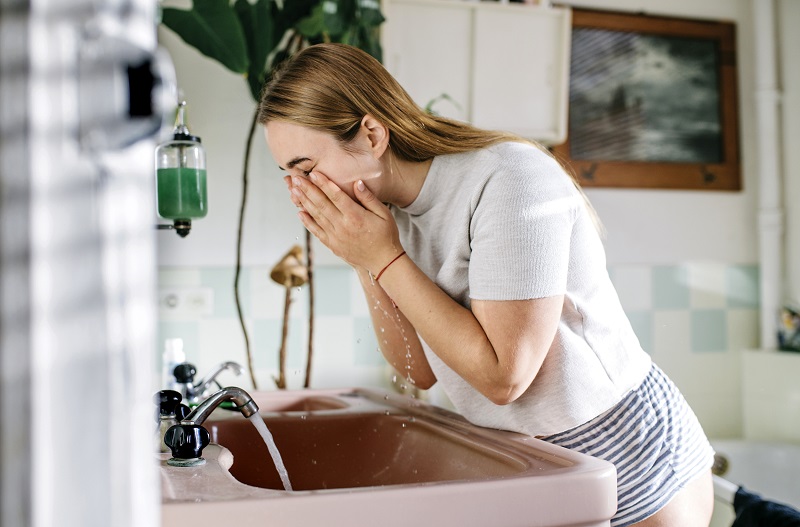 The 3 Best Moisturizers for Acne-Prone, Oily Skin, According to Experts