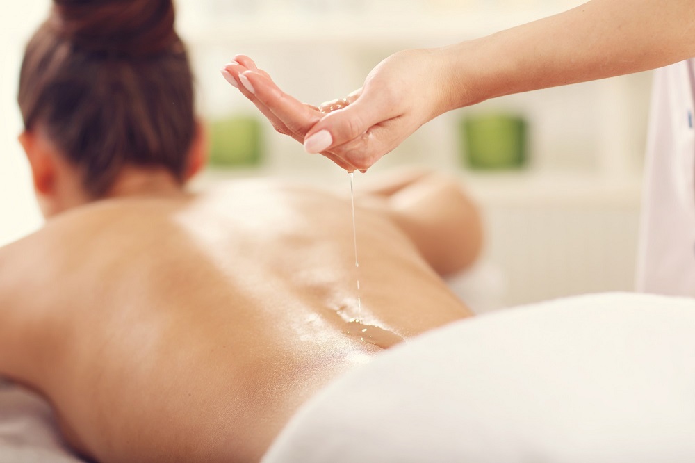 The Types & Benefits Of Having Oil Body Massage